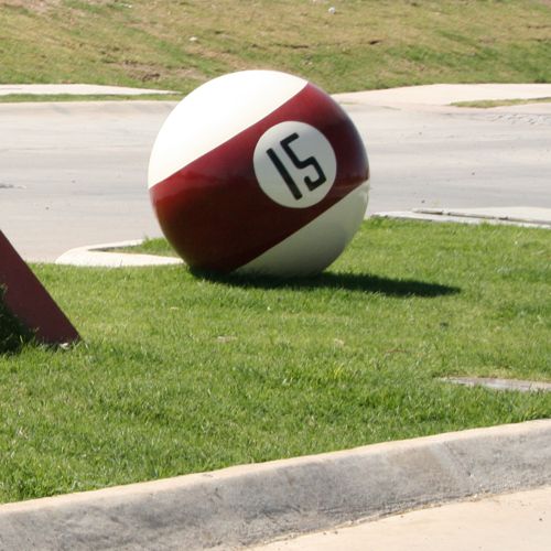 Bola de Billar enorme de fibra de vidrio como decoracion